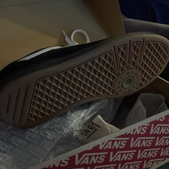 8.5 Men’s Vans - Picture 3 of 5